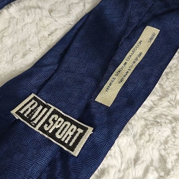 Ralph Marlin New York "Yankees" Silk Neck Tie - Picture 2 of 5